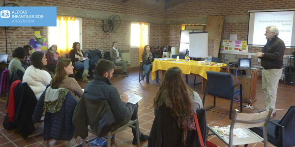 Encuentro-trabajadores-sociales-aldeas-argentina-(1).jpg