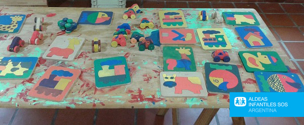 Juguetes-madera-lujan-artistas-solidarios-3-600-(1).jpg
